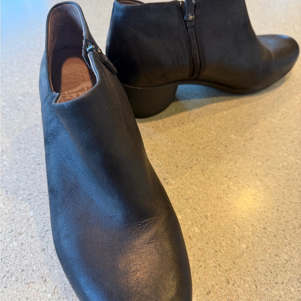 Dansko black leather ankle boots size 40